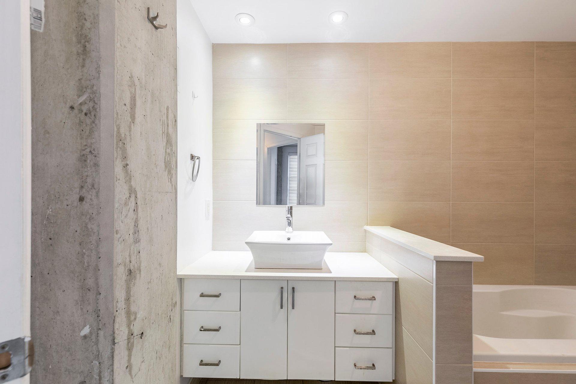 









1235


Rue Bishop

, 520,
Montréal (Ville-Marie),




QC
H3G0A6

