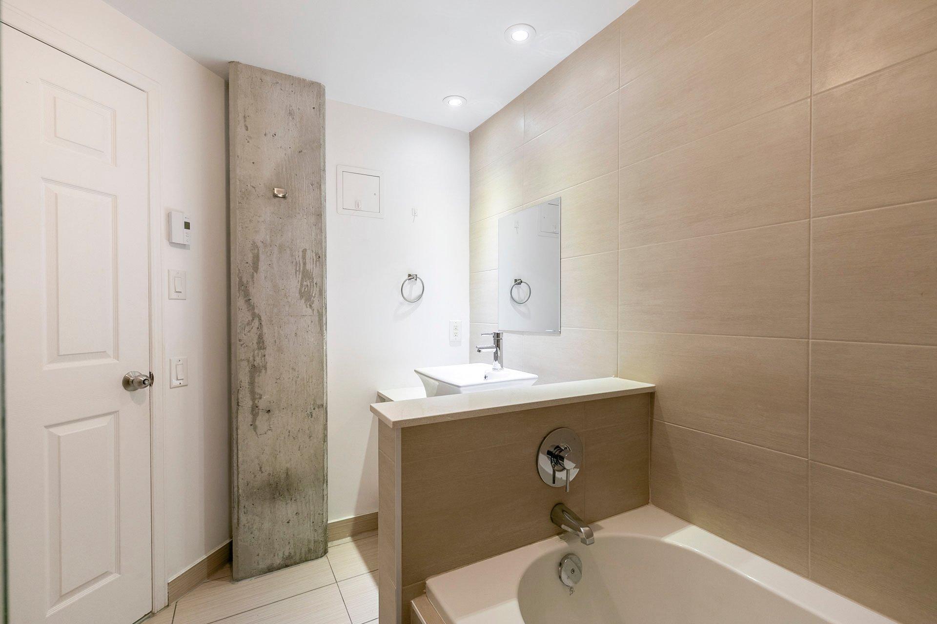 









1235


Rue Bishop

, 520,
Montréal (Ville-Marie),




QC
H3G0A6

