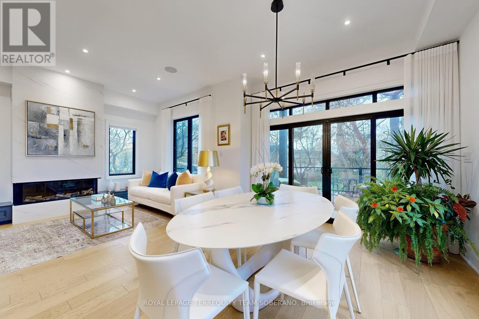 












308 RIDGEWOOD ROAD

,
Toronto,




Ontario
M1C2X2

