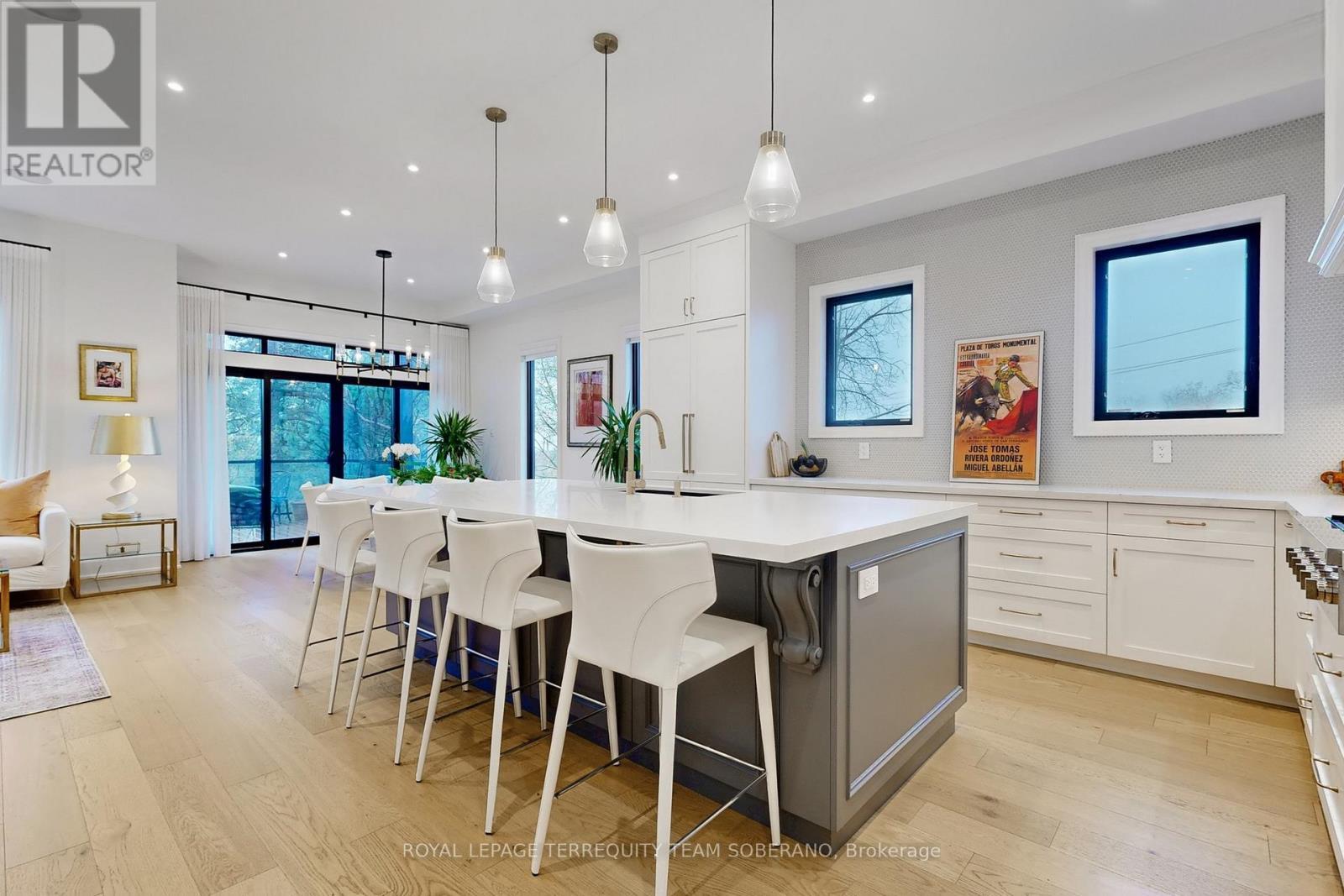 












308 RIDGEWOOD ROAD

,
Toronto,




Ontario
M1C2X2

