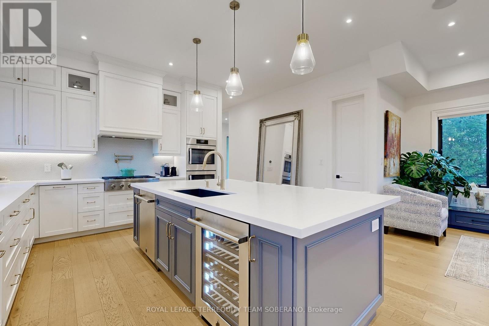 












308 RIDGEWOOD ROAD

,
Toronto,




Ontario
M1C2X2

