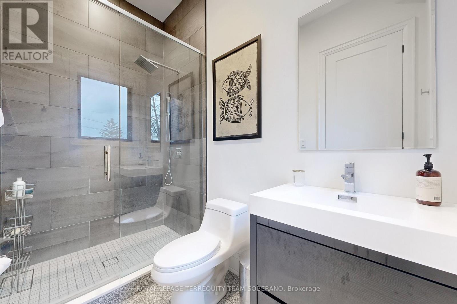 












308 RIDGEWOOD ROAD

,
Toronto,




Ontario
M1C2X2

