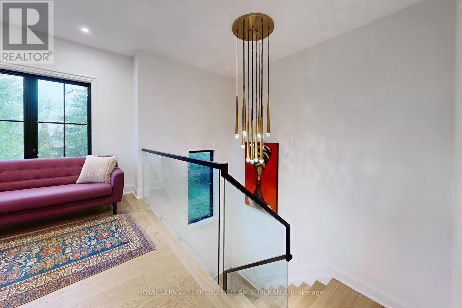 












308 RIDGEWOOD ROAD

,
Toronto,




Ontario
M1C2X2

