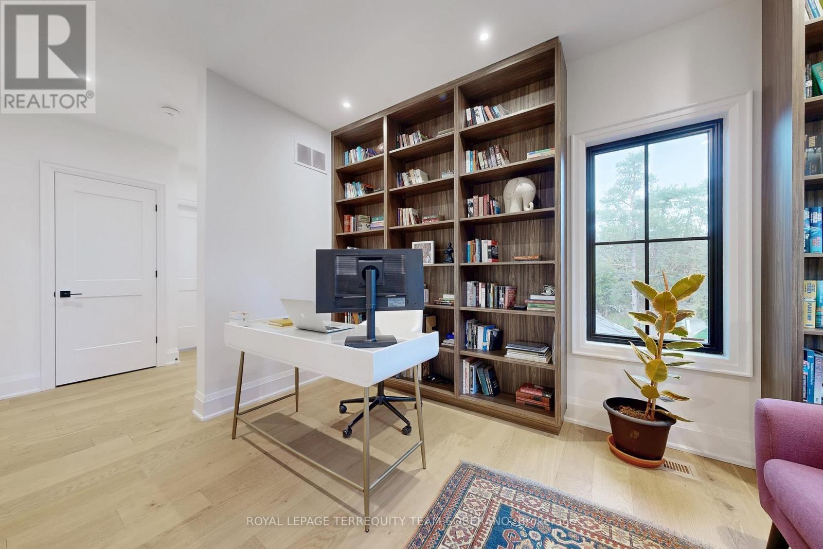 












308 RIDGEWOOD ROAD

,
Toronto,




Ontario
M1C2X2

