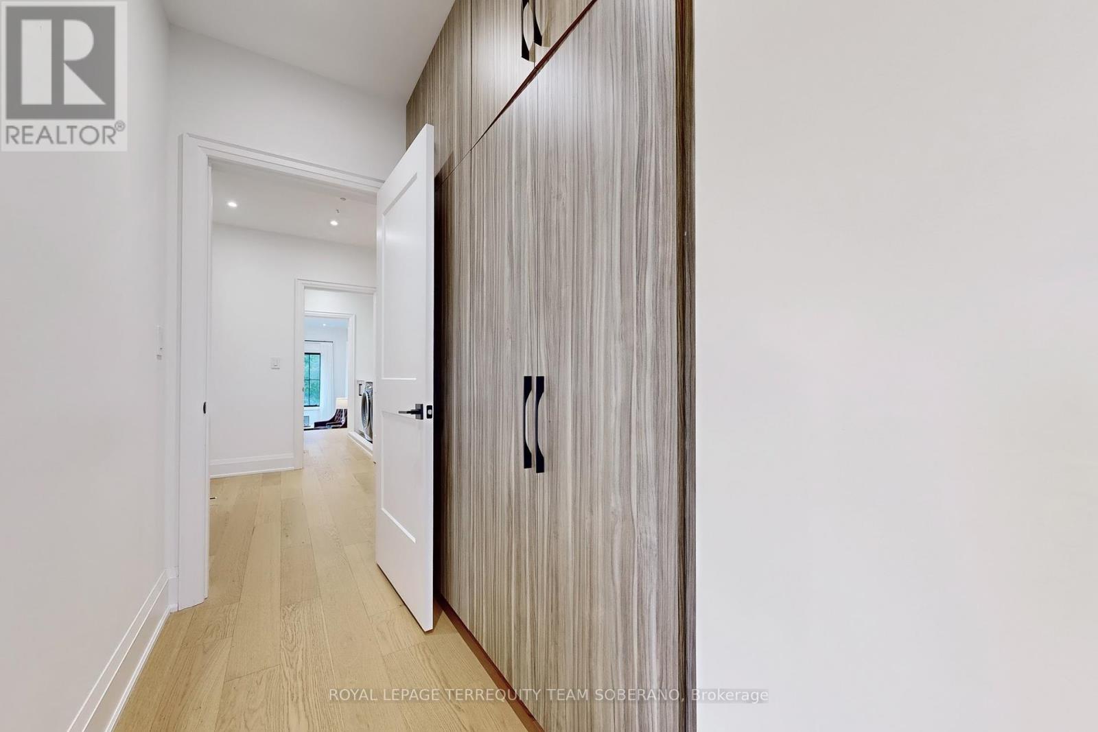 












308 RIDGEWOOD ROAD

,
Toronto,




Ontario
M1C2X2

