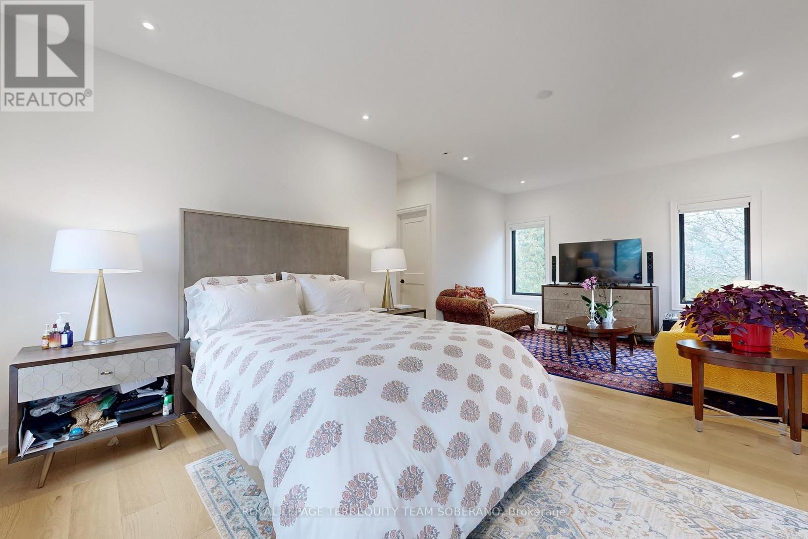 












308 RIDGEWOOD ROAD

,
Toronto,




Ontario
M1C2X2

