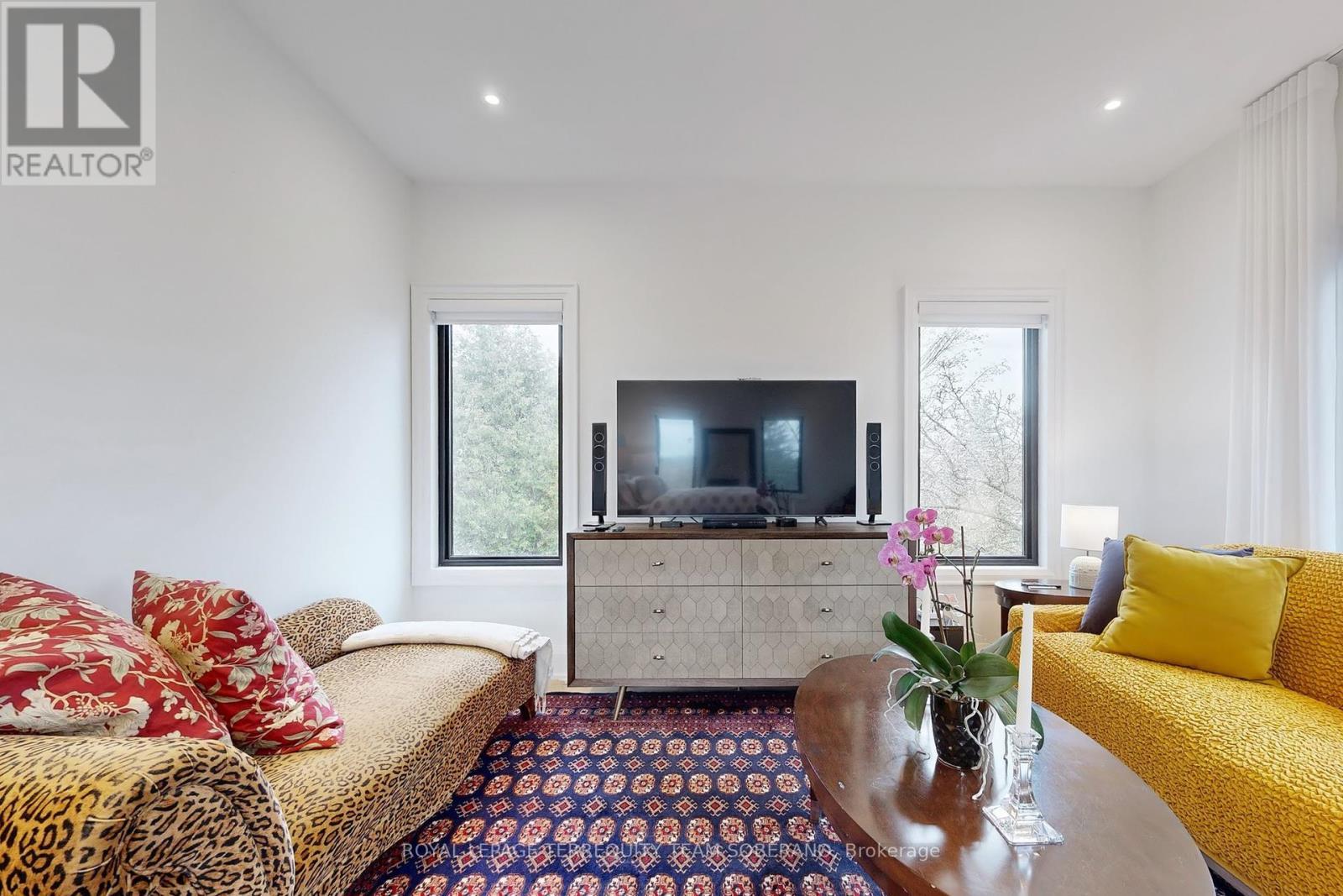 












308 RIDGEWOOD ROAD

,
Toronto,




Ontario
M1C2X2

