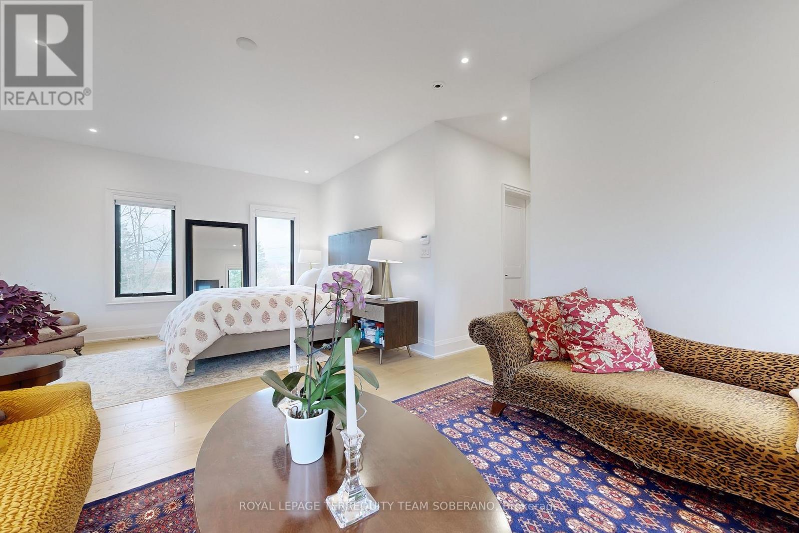 












308 RIDGEWOOD ROAD

,
Toronto,




Ontario
M1C2X2

