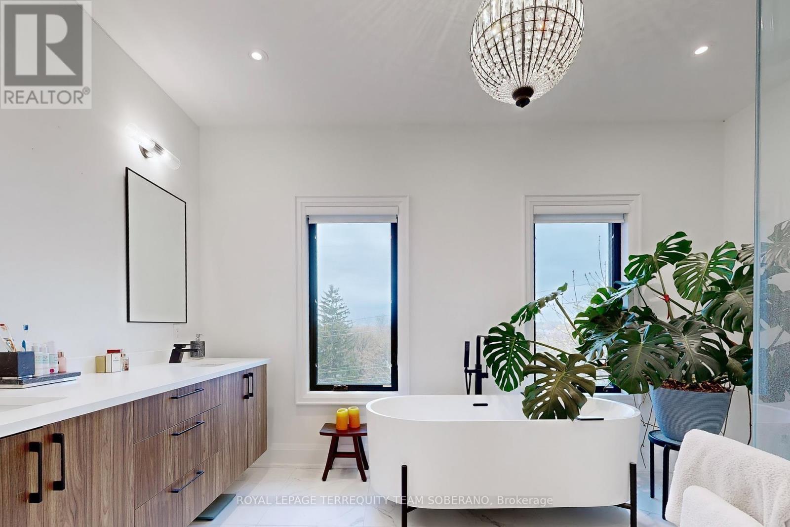 












308 RIDGEWOOD ROAD

,
Toronto,




Ontario
M1C2X2

