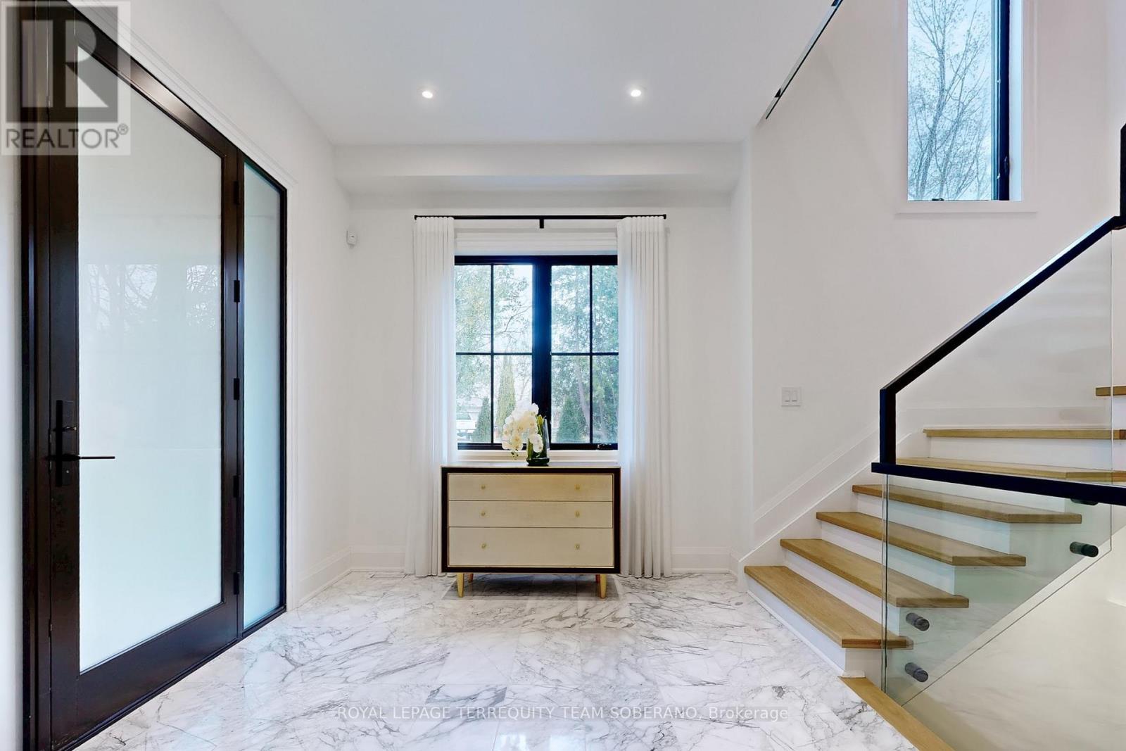 












308 RIDGEWOOD ROAD

,
Toronto,




Ontario
M1C2X2

