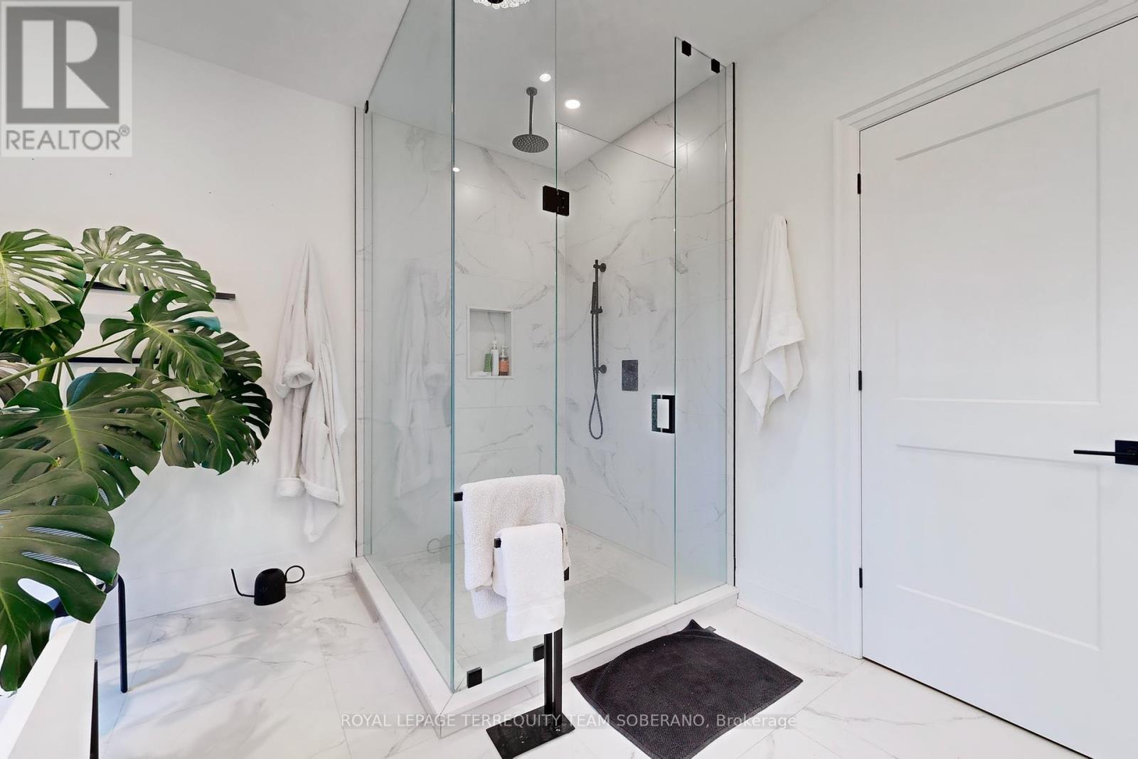 












308 RIDGEWOOD ROAD

,
Toronto,




Ontario
M1C2X2

