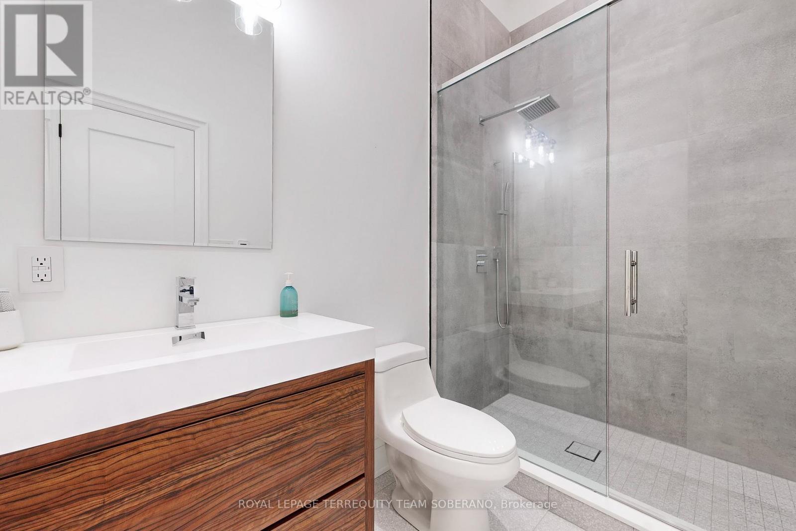 












308 RIDGEWOOD ROAD

,
Toronto,




Ontario
M1C2X2

