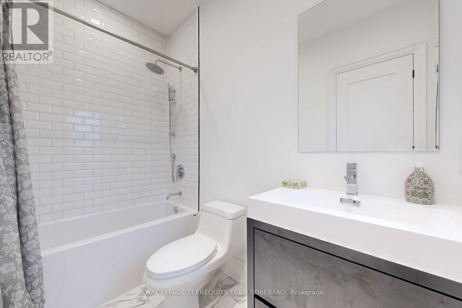 












308 RIDGEWOOD ROAD

,
Toronto,




Ontario
M1C2X2

