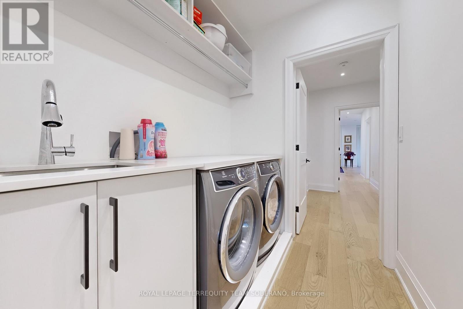 












308 RIDGEWOOD ROAD

,
Toronto,




Ontario
M1C2X2

