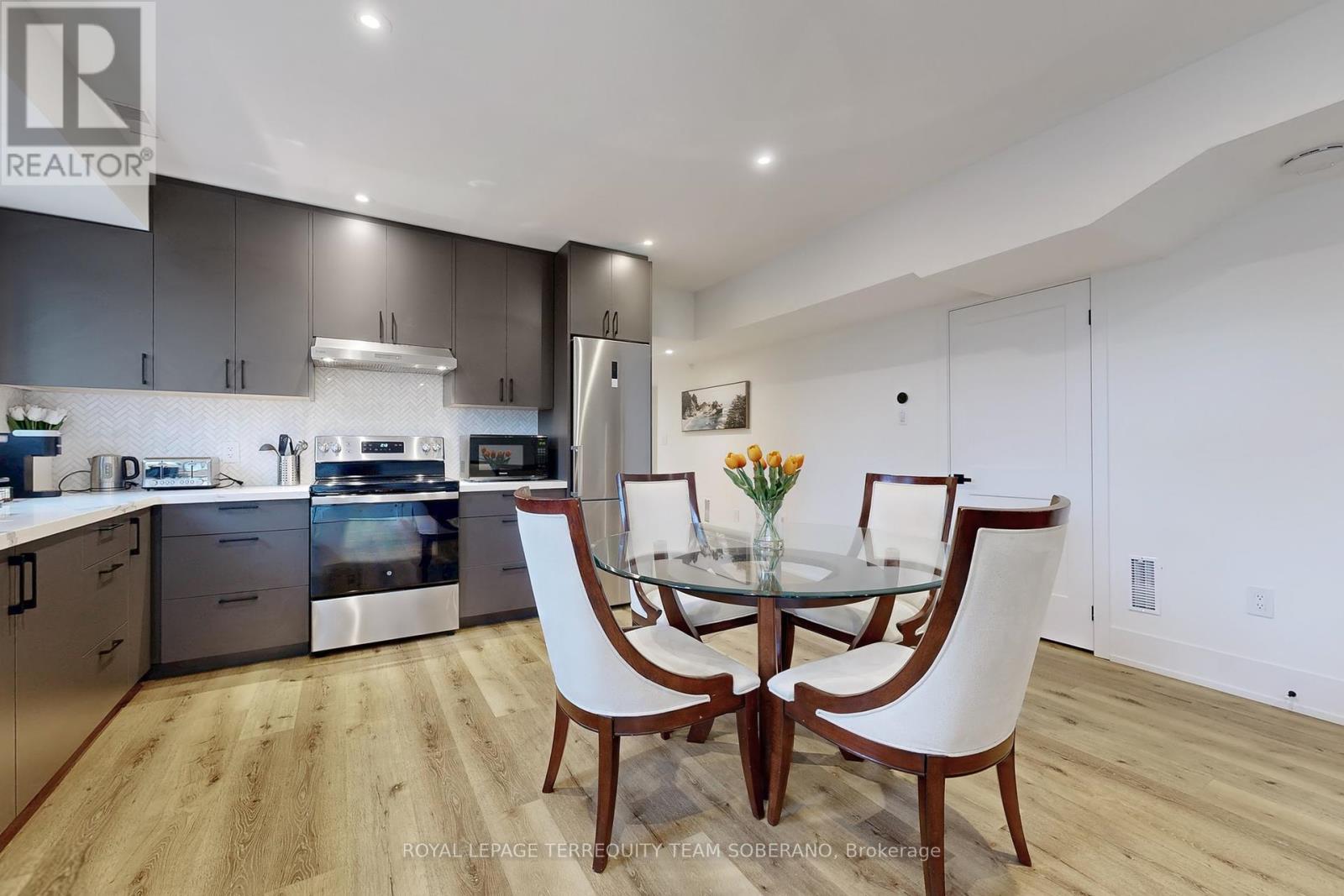 












308 RIDGEWOOD ROAD

,
Toronto,




Ontario
M1C2X2

