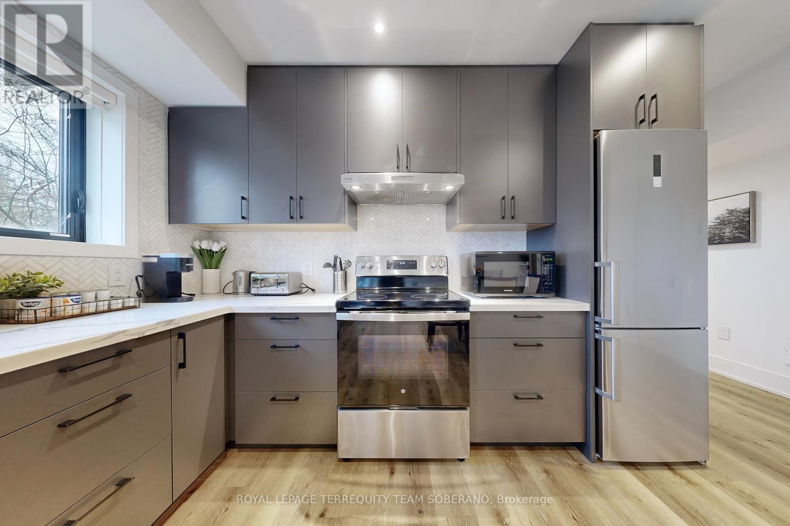 












308 RIDGEWOOD ROAD

,
Toronto,




Ontario
M1C2X2

