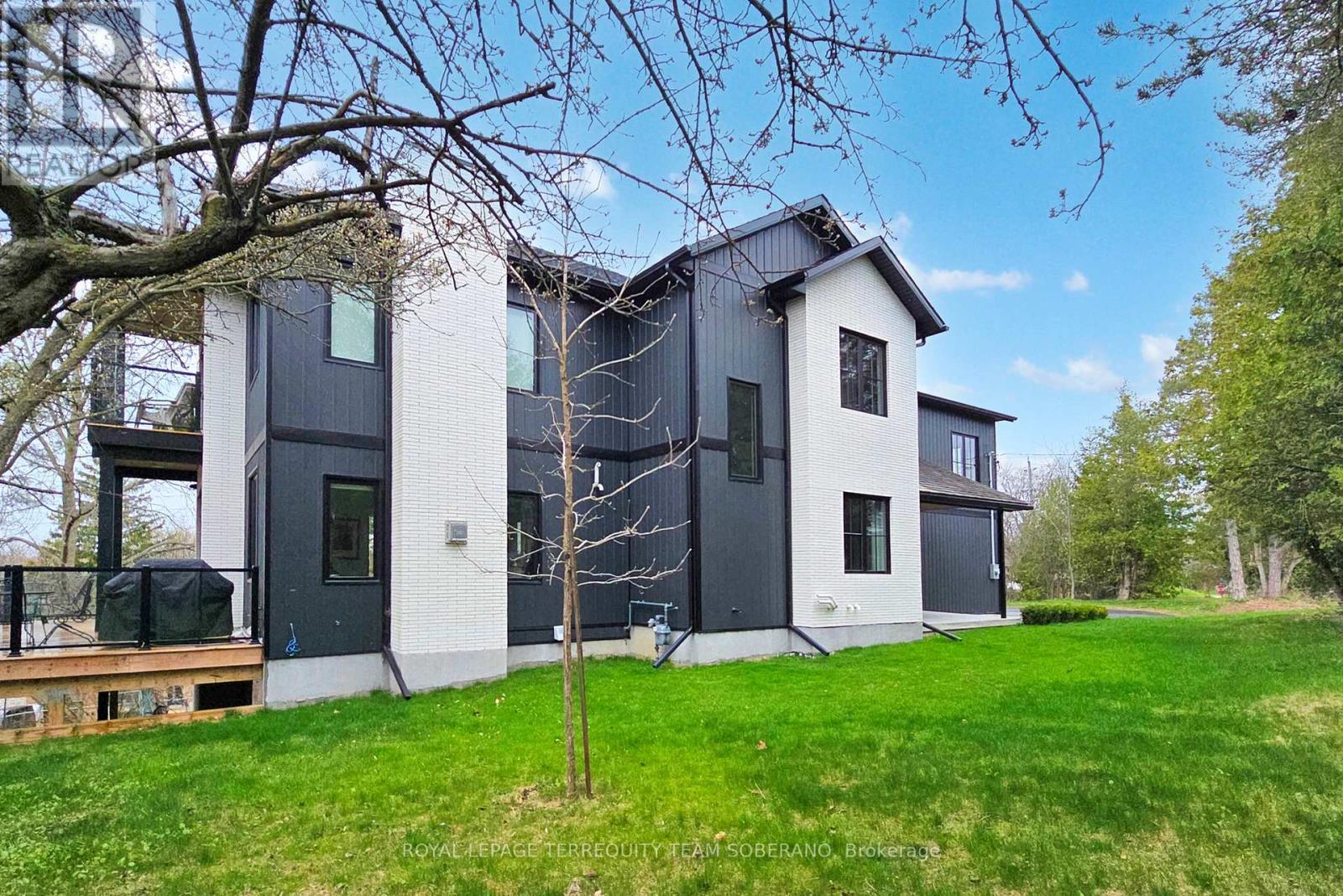 












308 RIDGEWOOD ROAD

,
Toronto,




Ontario
M1C2X2

