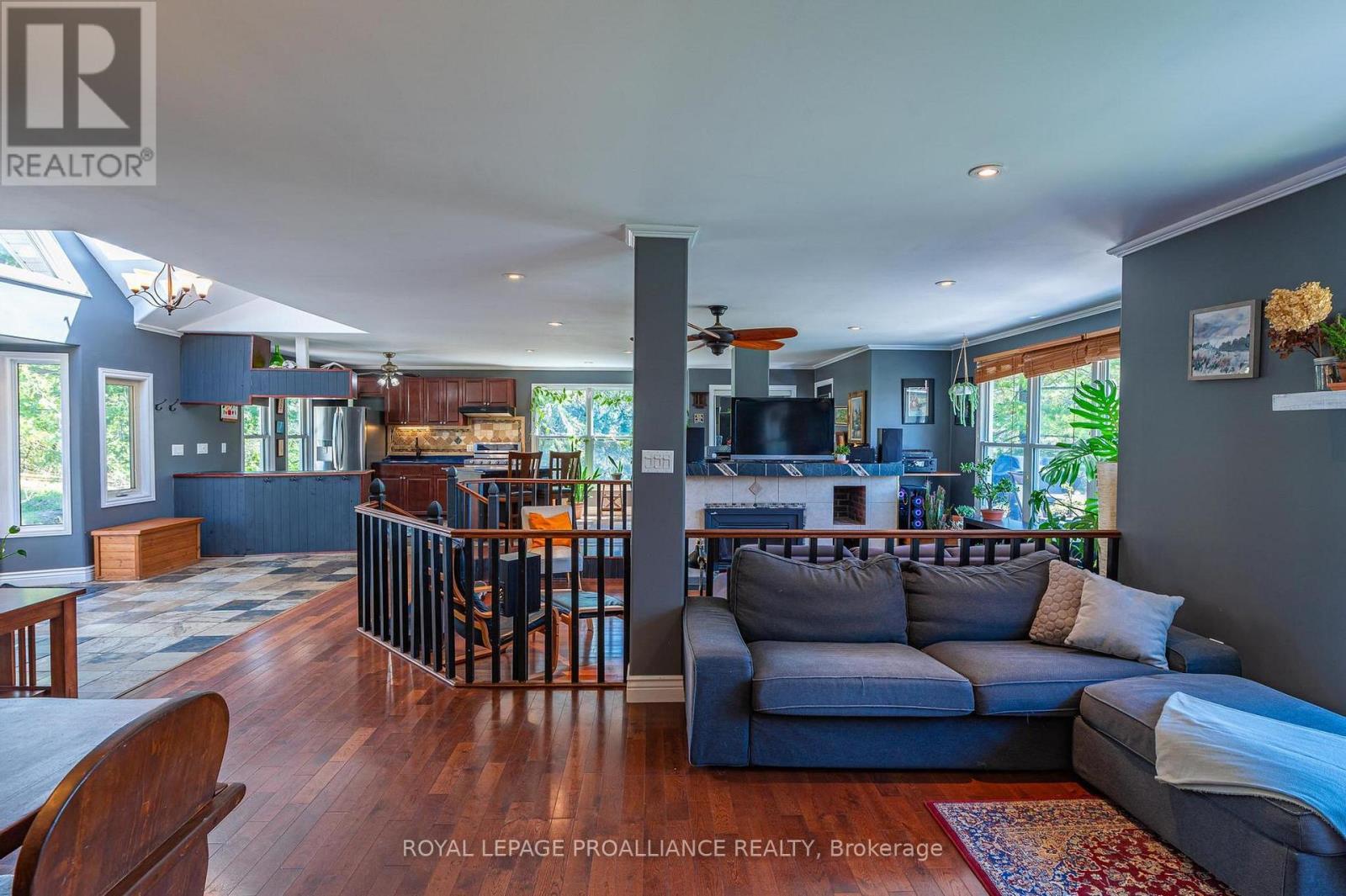 












280 PRESQU'ILE PARKWAY

,
Brighton,




Ontario
K0K1H0

