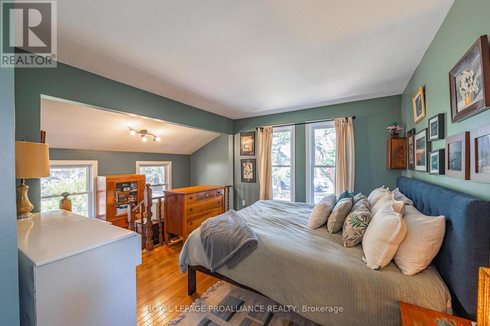 












280 PRESQU'ILE PARKWAY

,
Brighton,




Ontario
K0K1H0

