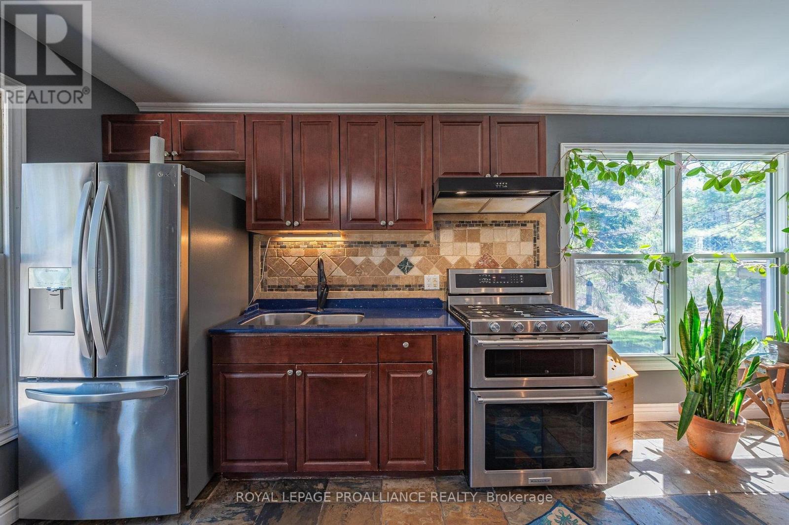 












280 PRESQU'ILE PARKWAY

,
Brighton,




Ontario
K0K1H0

