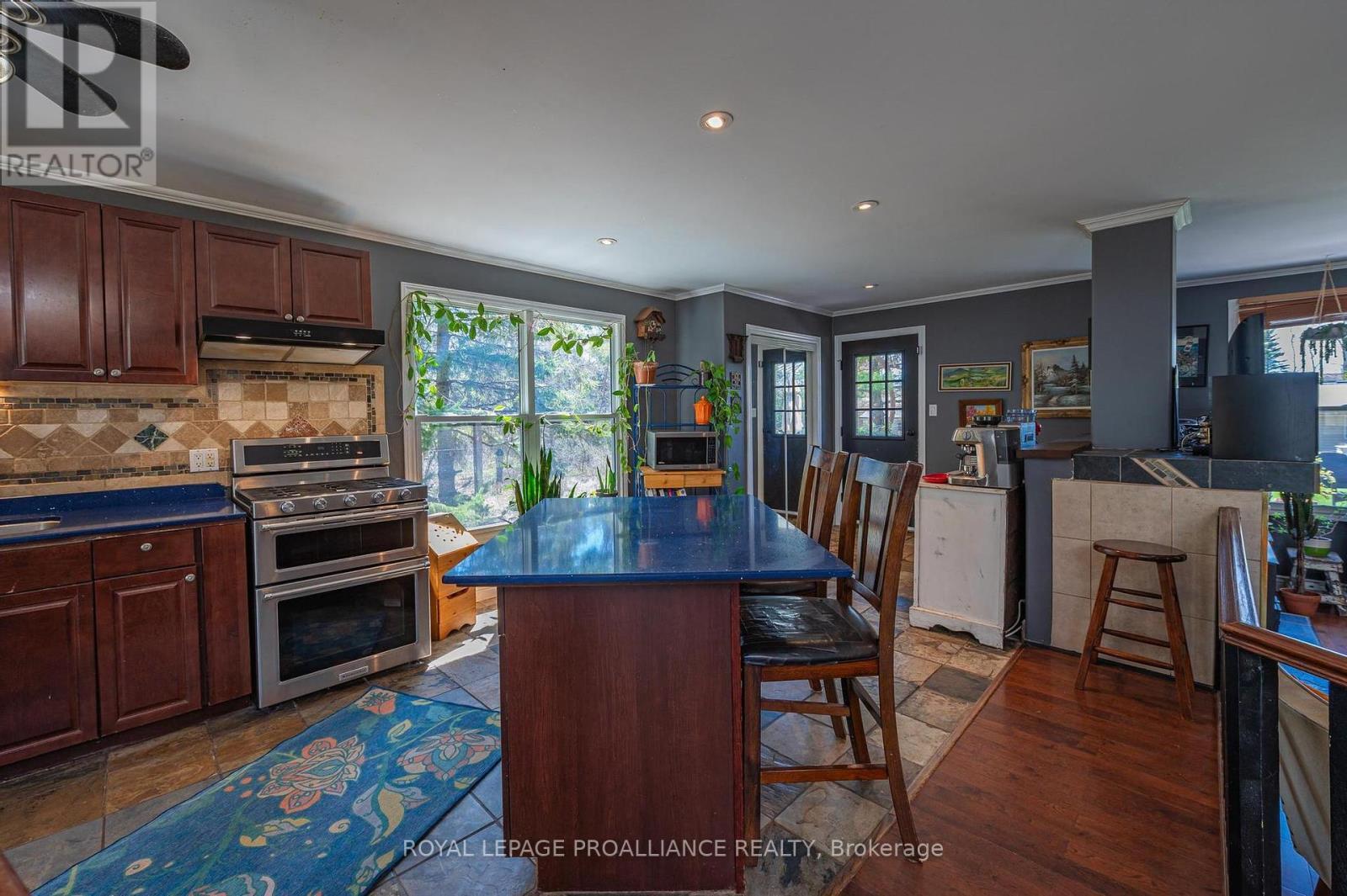 












280 PRESQU'ILE PARKWAY

,
Brighton,




Ontario
K0K1H0

