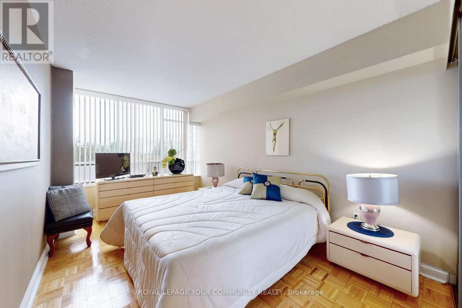 












404 - 24 HANOVER ROAD

,
Brampton,




Ontario
L6S5K8

