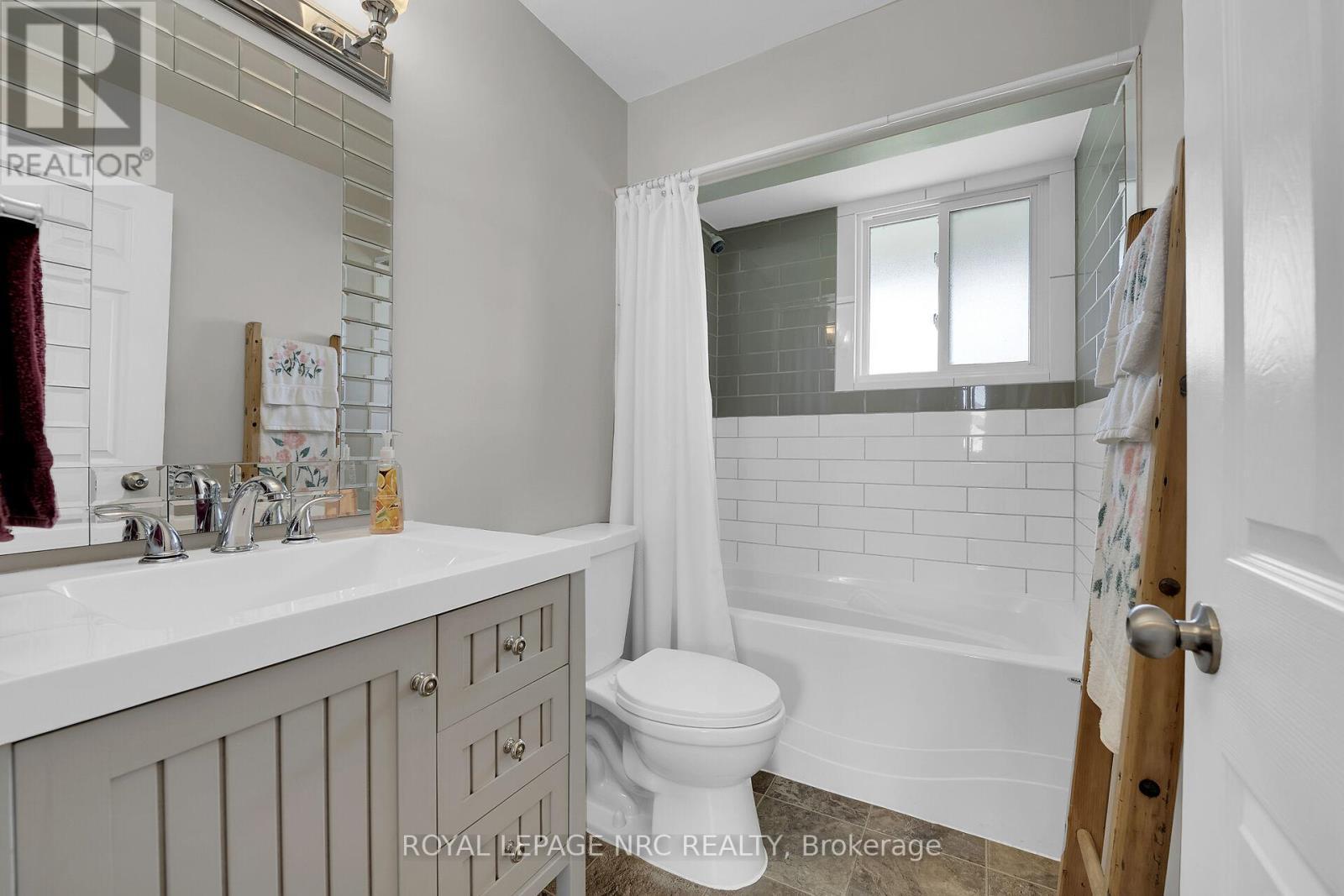 












328 HALDIMAND ROAD 17

,
Haldimand,




Ontario
N1A2W4

