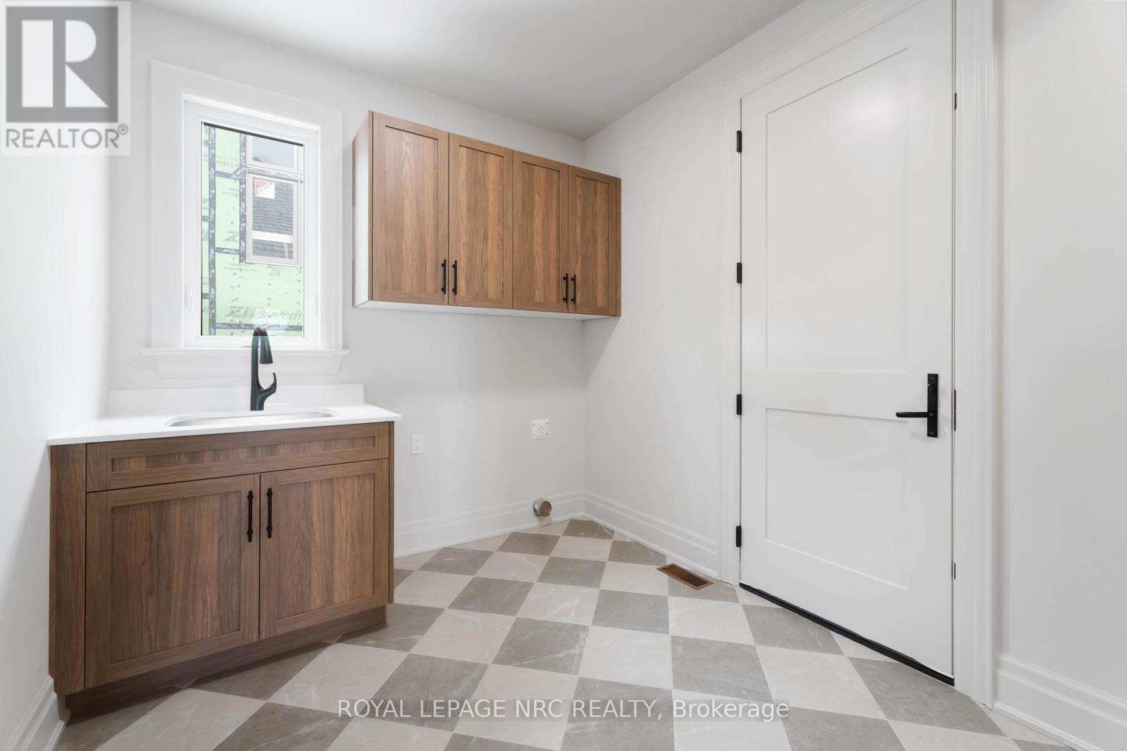 












48 HARVEST DRIVE

,
Niagara-on-the-Lake (Virgil),




Ontario
L0S1J0

