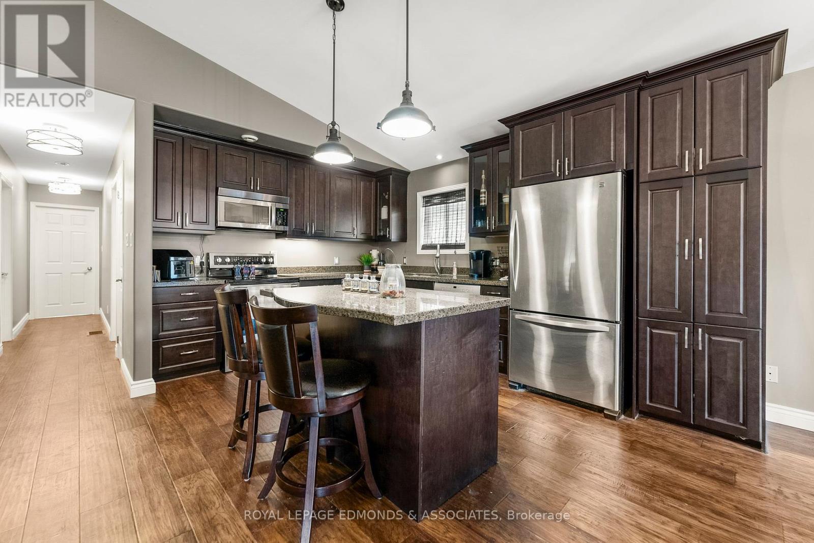 












531 MACY AVENUE

,
Laurentian Valley,




Ontario
K8A0A2

