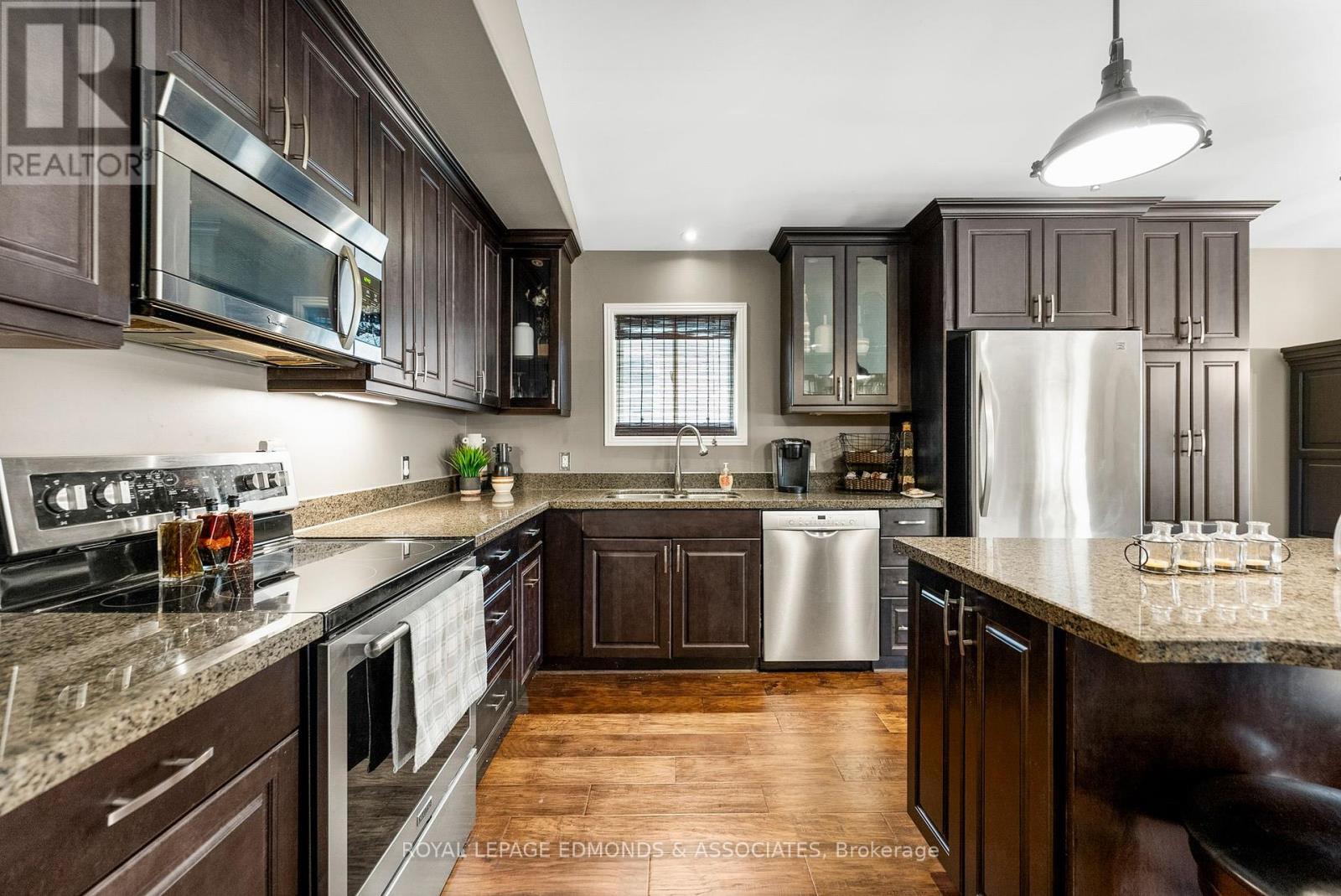 












531 MACY AVENUE

,
Laurentian Valley,




Ontario
K8A0A2

