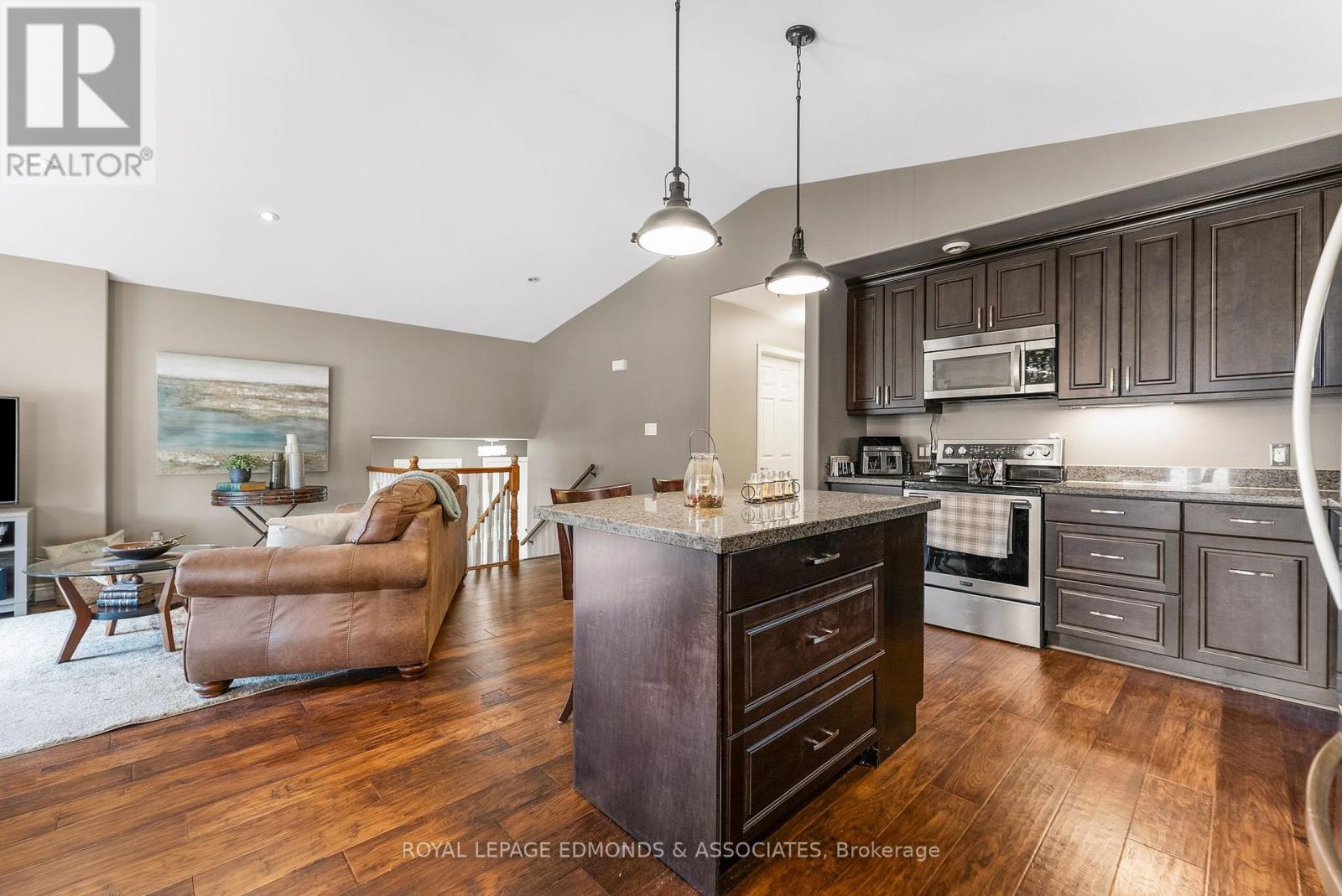 












531 MACY AVENUE

,
Laurentian Valley,




Ontario
K8A0A2

