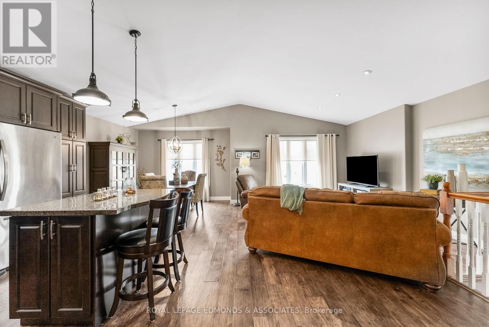 












531 MACY AVENUE

,
Laurentian Valley,




Ontario
K8A0A2

