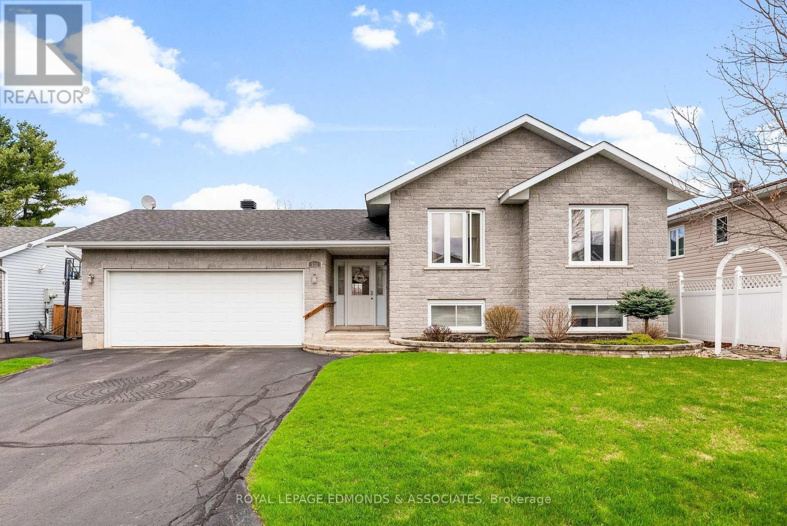 












531 MACY AVENUE

,
Laurentian Valley,




Ontario
K8A0A2

