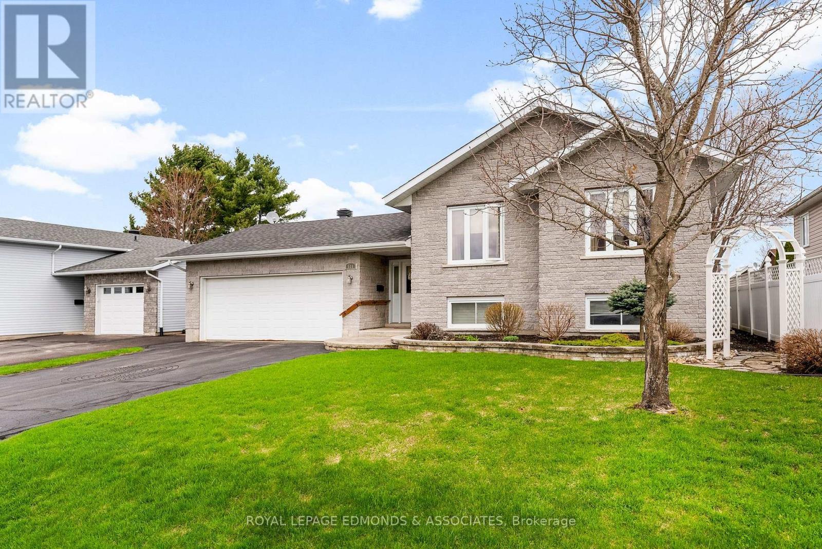 












531 MACY AVENUE

,
Laurentian Valley,




Ontario
K8A0A2

