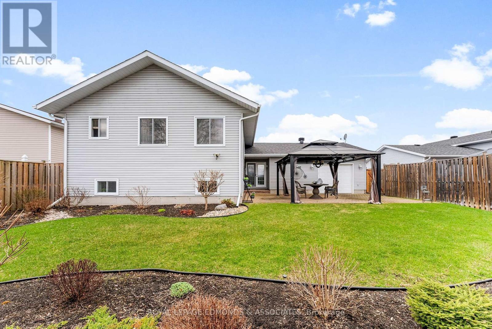 












531 MACY AVENUE

,
Laurentian Valley,




Ontario
K8A0A2


