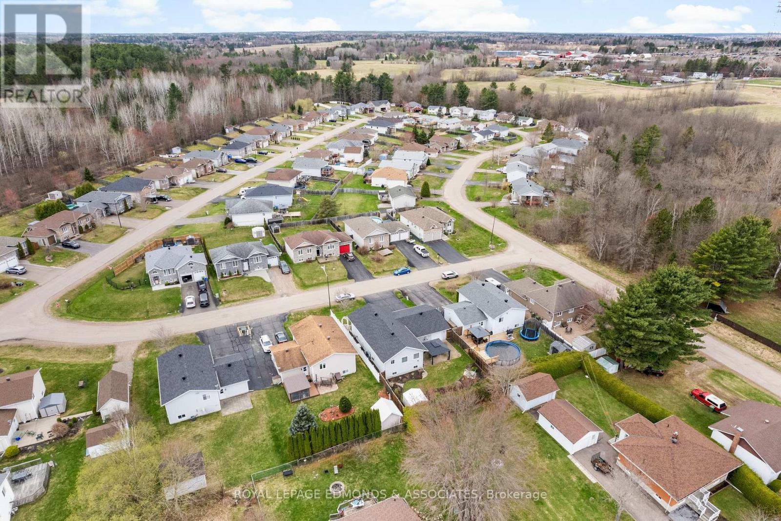 












531 MACY AVENUE

,
Laurentian Valley,




Ontario
K8A0A2

