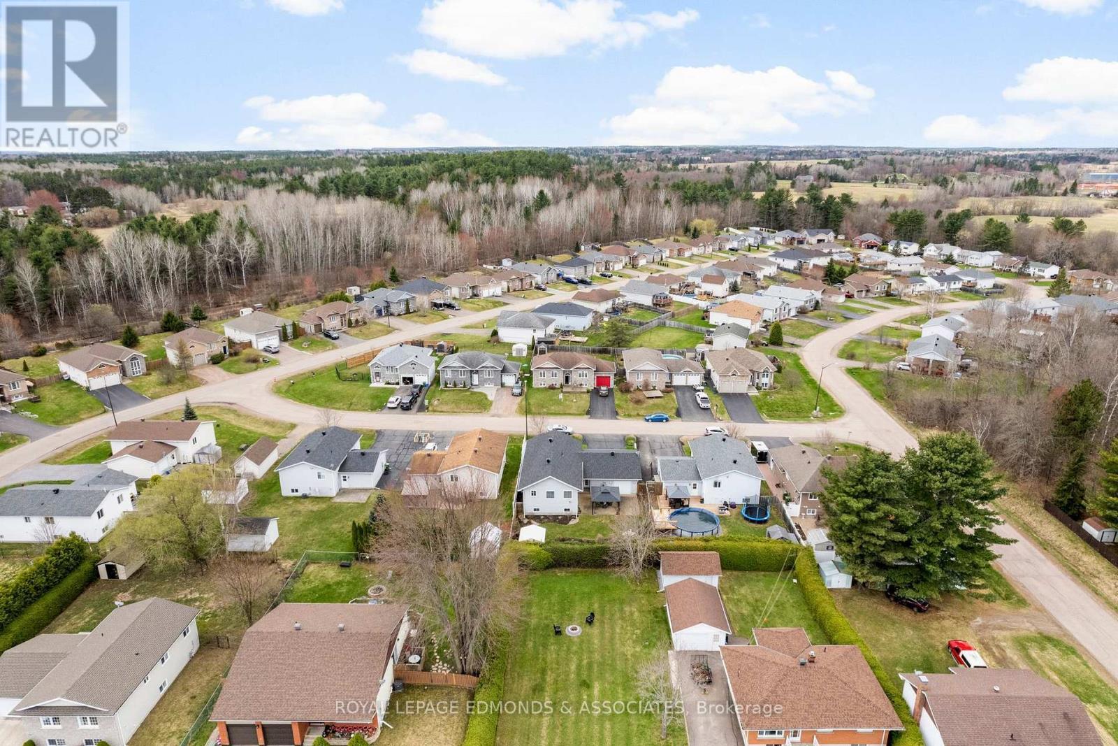 












531 MACY AVENUE

,
Laurentian Valley,




Ontario
K8A0A2

