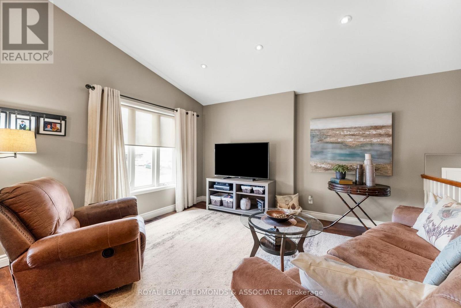 












531 MACY AVENUE

,
Laurentian Valley,




Ontario
K8A0A2

