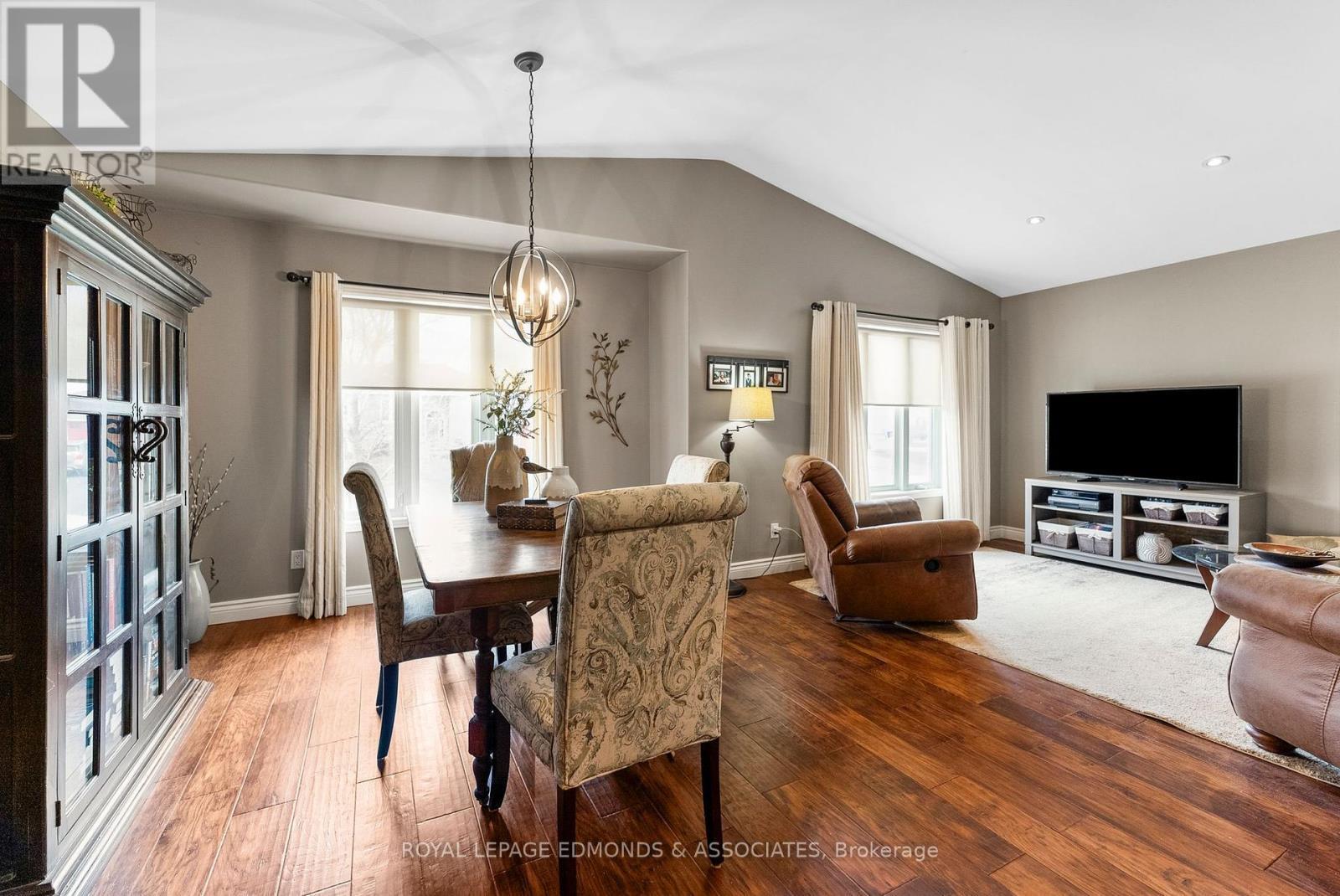 












531 MACY AVENUE

,
Laurentian Valley,




Ontario
K8A0A2

