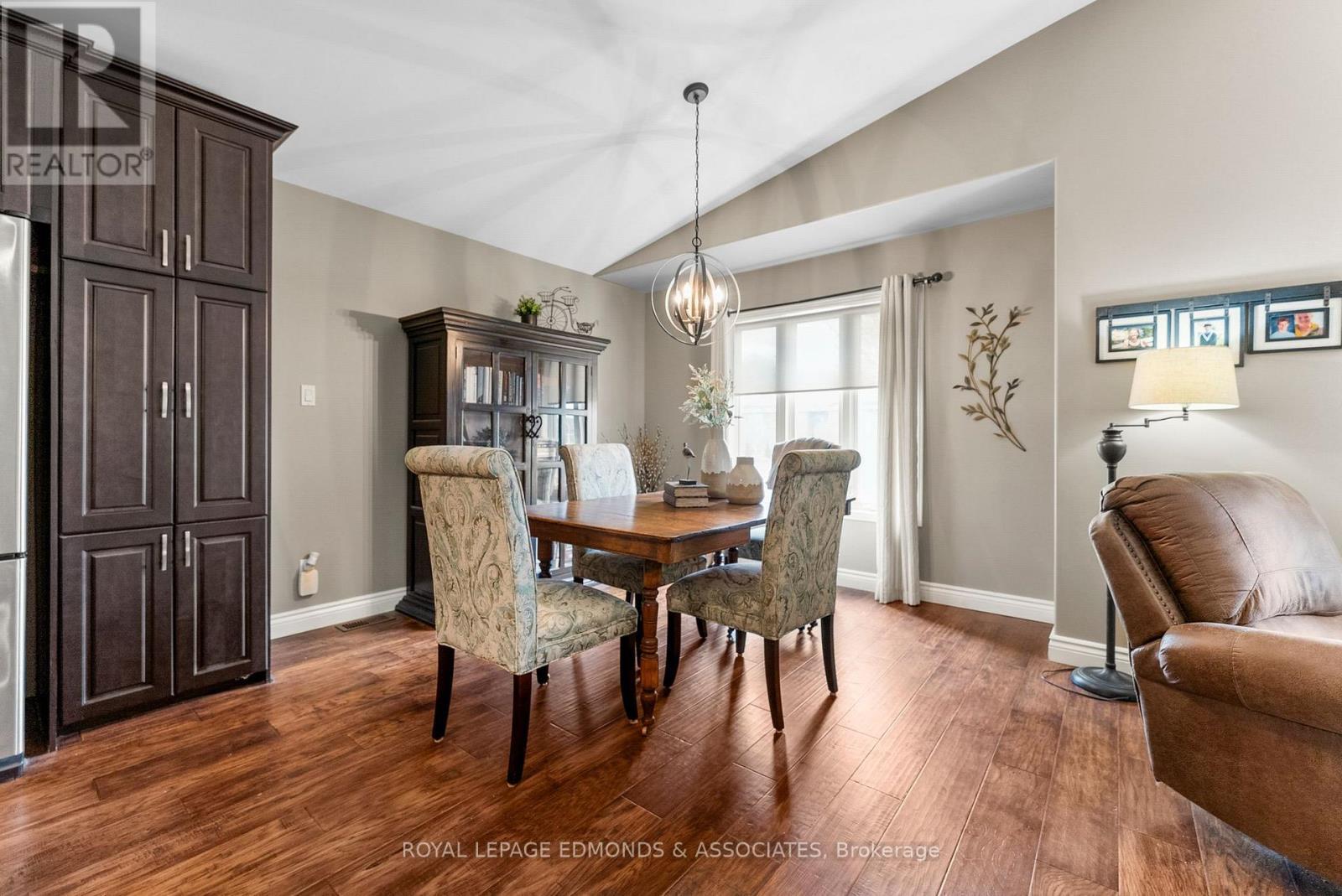 












531 MACY AVENUE

,
Laurentian Valley,




Ontario
K8A0A2

