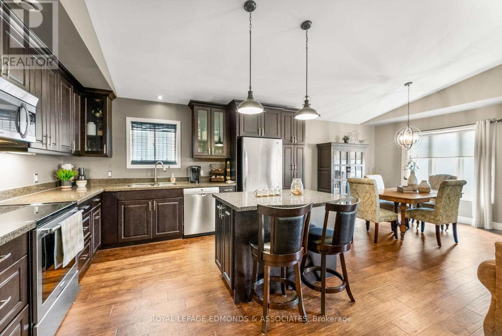 












531 MACY AVENUE

,
Laurentian Valley,




Ontario
K8A0A2

