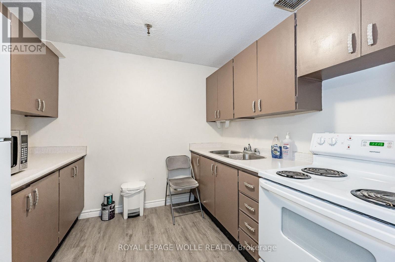 












801 - 65 WESTMOUNT ROAD N

,
Waterloo,




Ontario
N2L5G6

