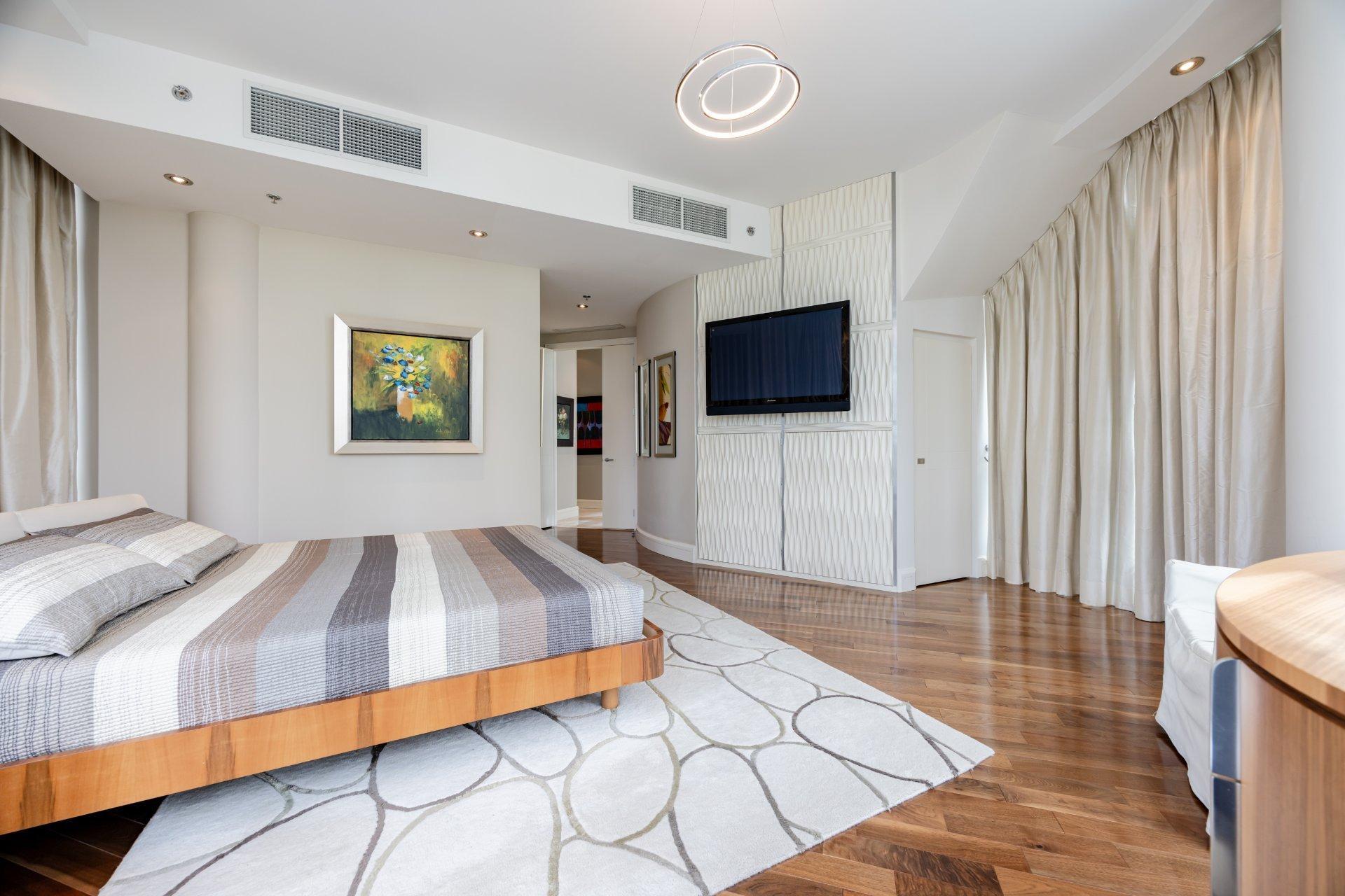 









1100


Rue de la Montagne

, 2601,
Montréal (Ville-Marie),




QC
H3G0A2

