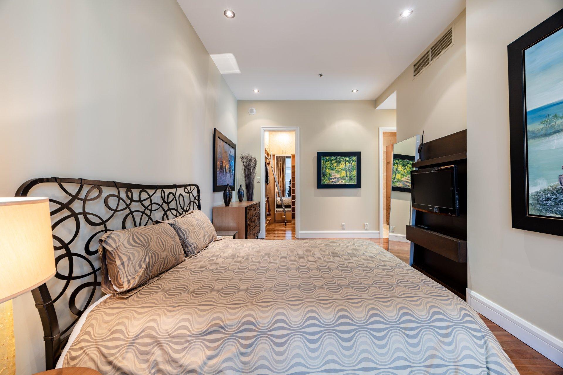 









1100


Rue de la Montagne

, 2601,
Montréal (Ville-Marie),




QC
H3G0A2

