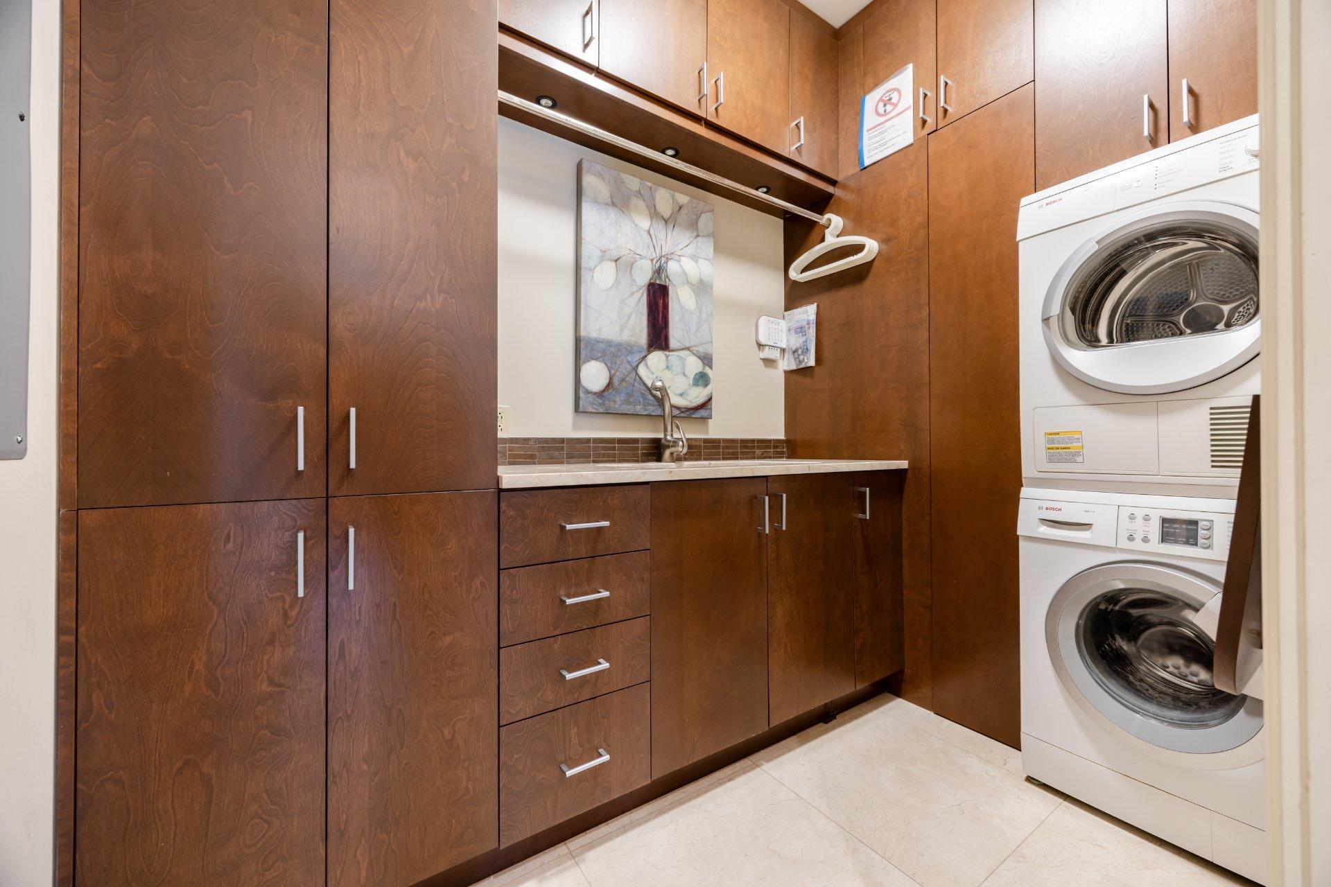 









1100


Rue de la Montagne

, 2601,
Montréal (Ville-Marie),




QC
H3G0A2

