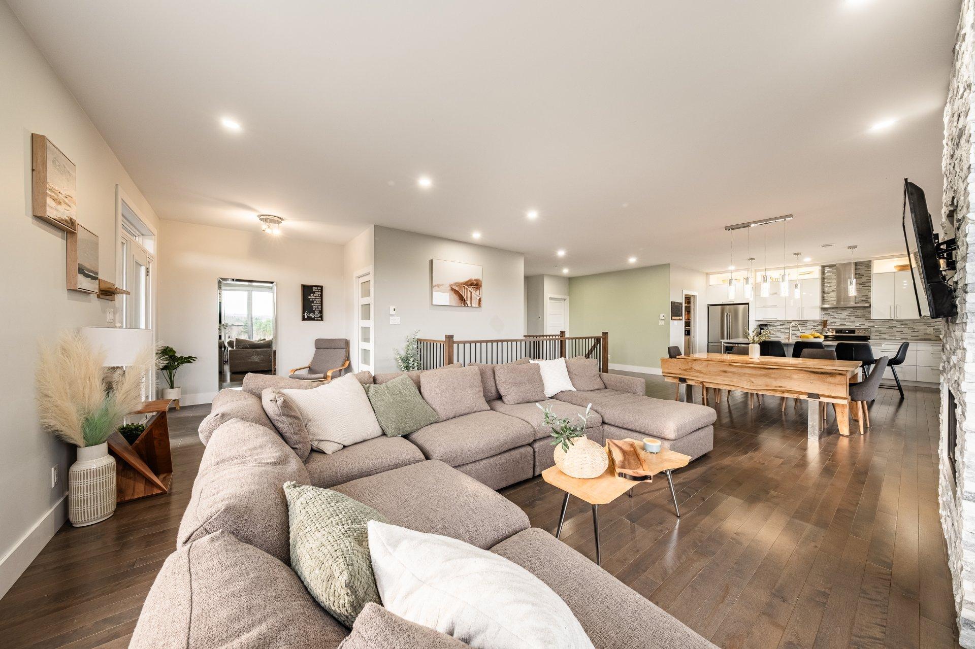 









110


Rue Scott

,
Ayer's Cliff,




QC
J0B1C0

