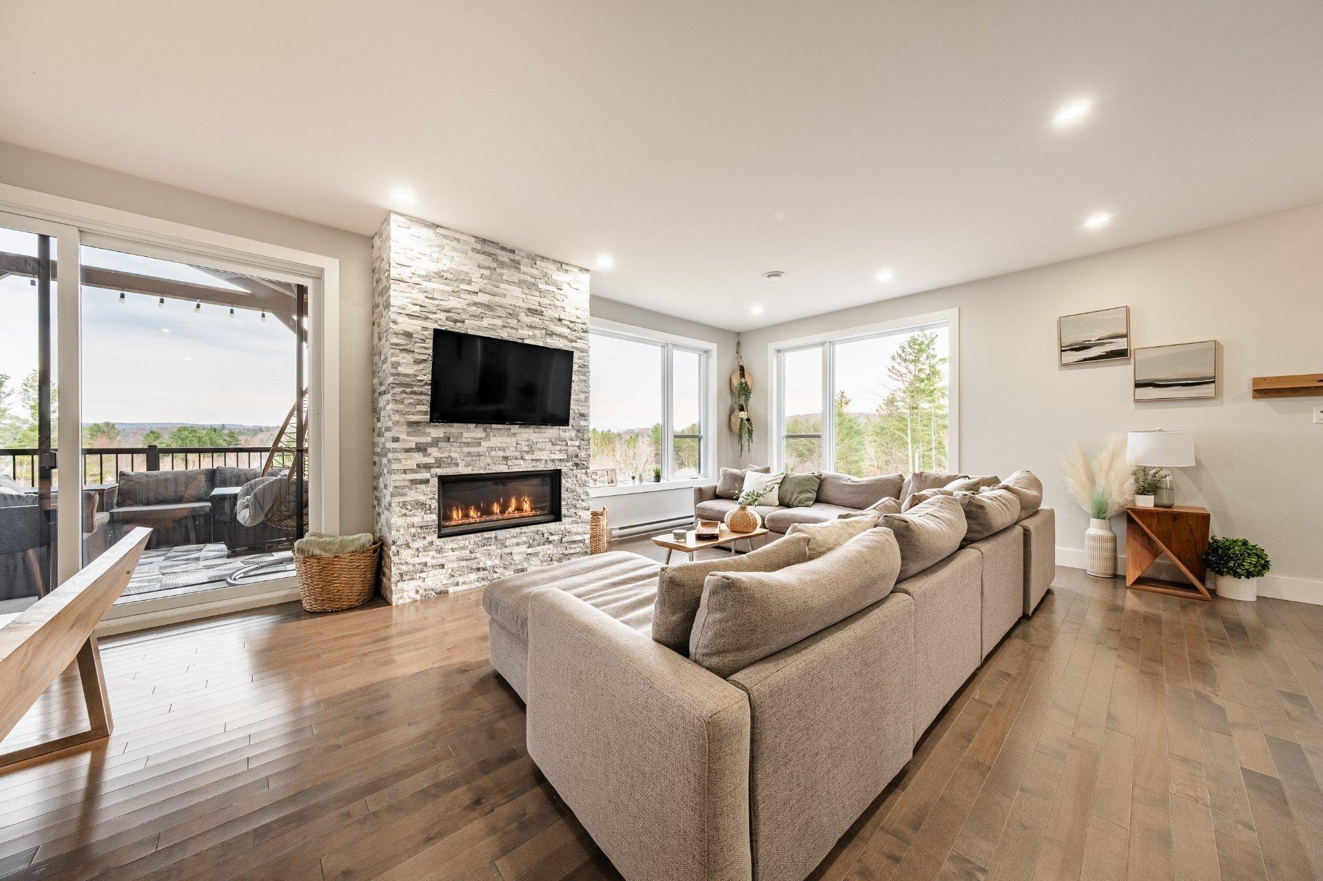









110


Rue Scott

,
Ayer's Cliff,




QC
J0B1C0

