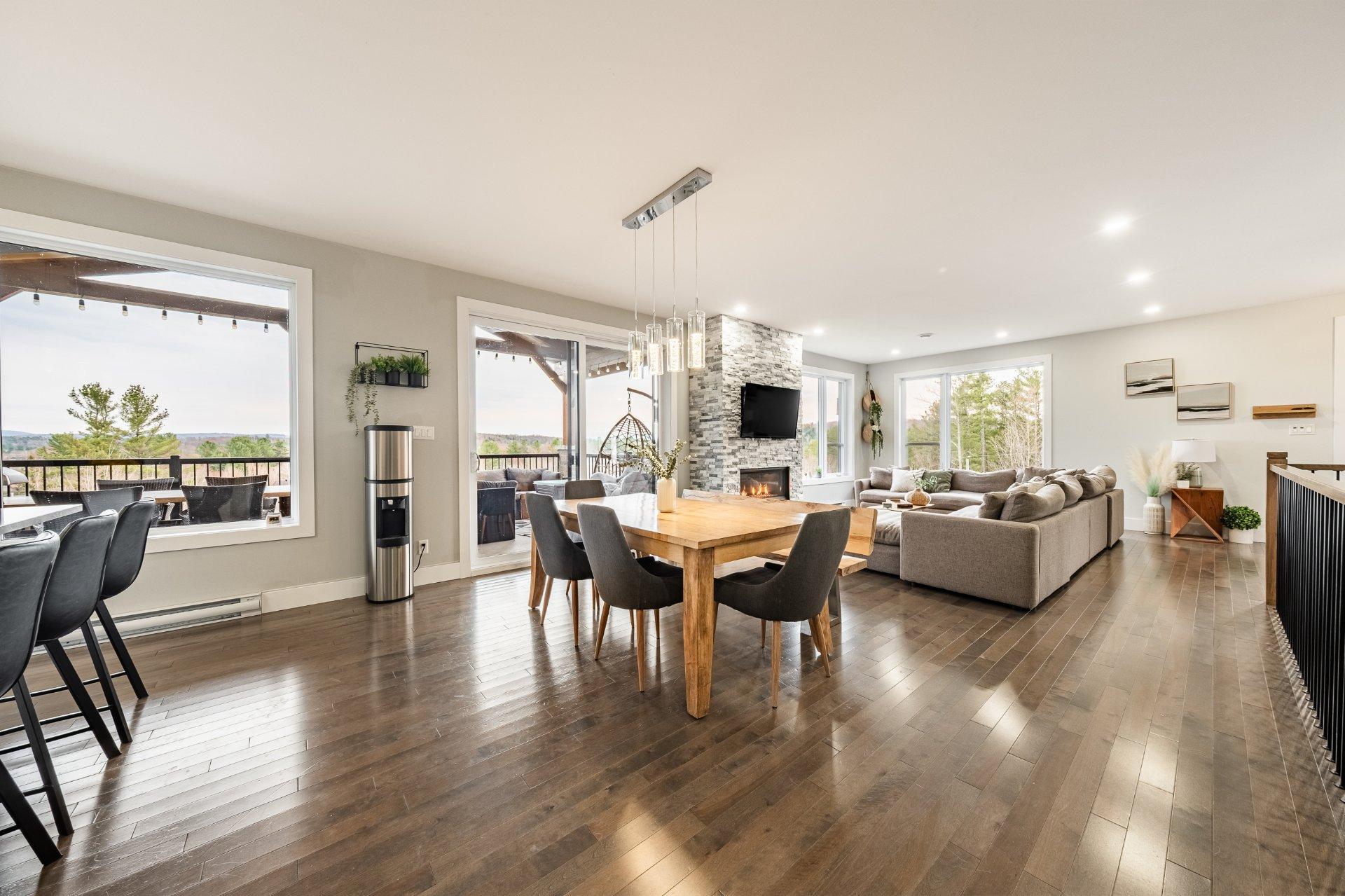 









110


Rue Scott

,
Ayer's Cliff,




QC
J0B1C0


