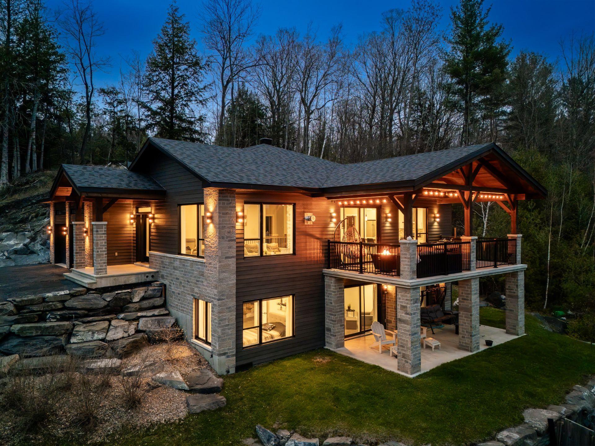 









110


Rue Scott

,
Ayer's Cliff,




QC
J0B1C0

