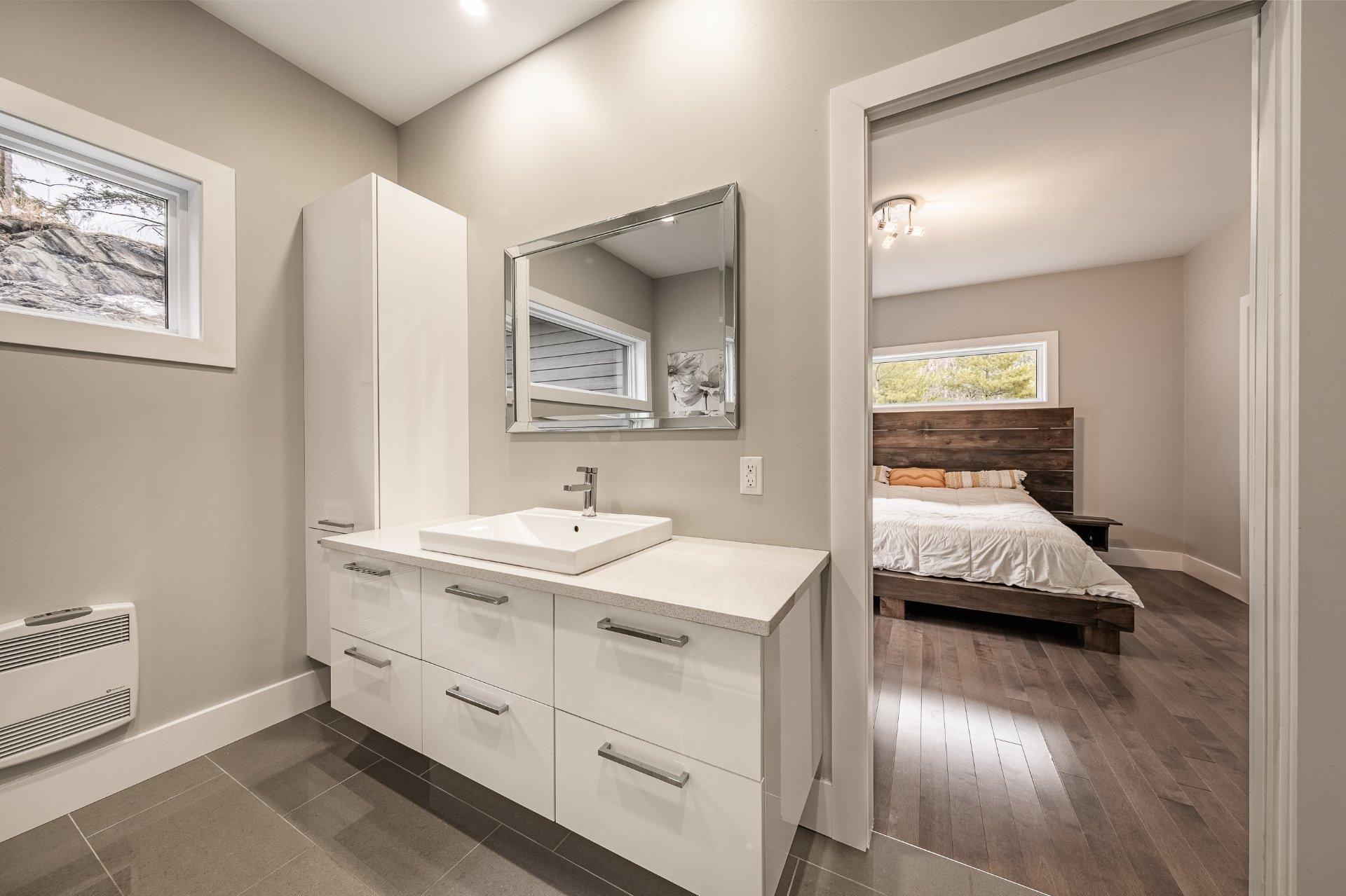 









110


Rue Scott

,
Ayer's Cliff,




QC
J0B1C0

